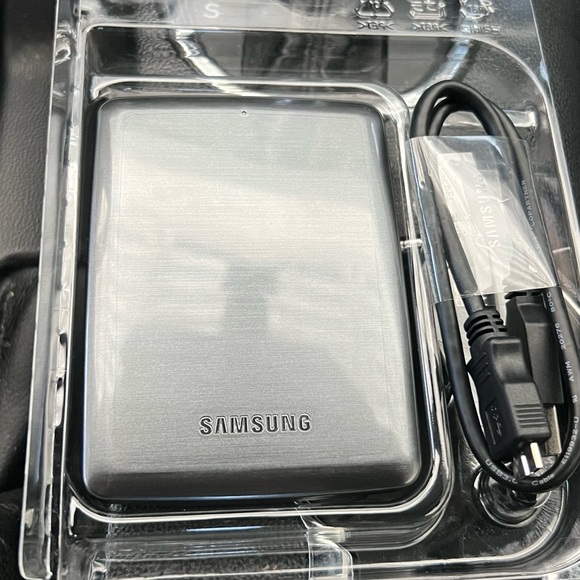 SAMSUNG- External Hard Drive  500gb - Picture 5 of 11